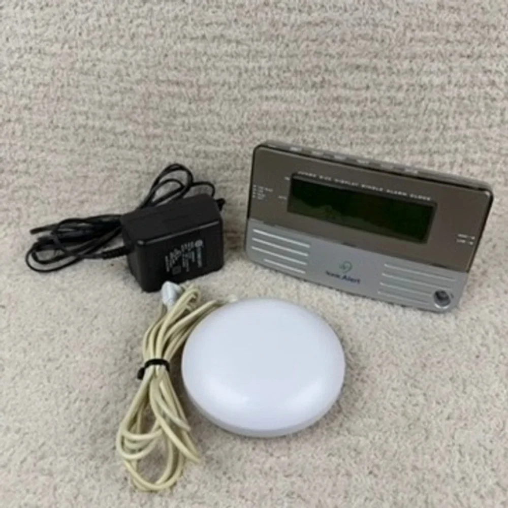 Sonic Alert SB200ss Alarm Clock Jumbo Display Super Shaker Bed Vibrator READ